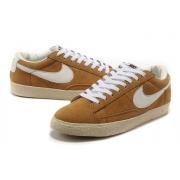 Soldes Chaussure Basket Nike Blazer Cuir Low Pour Homme en Jaune